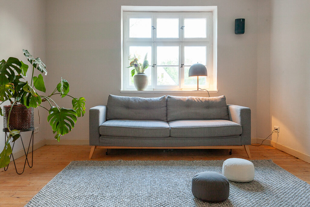 Wohnzimmer mit Sofa