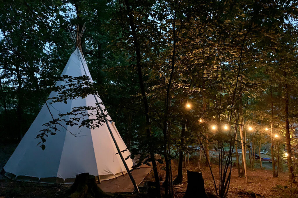 Tipi im Außengelände